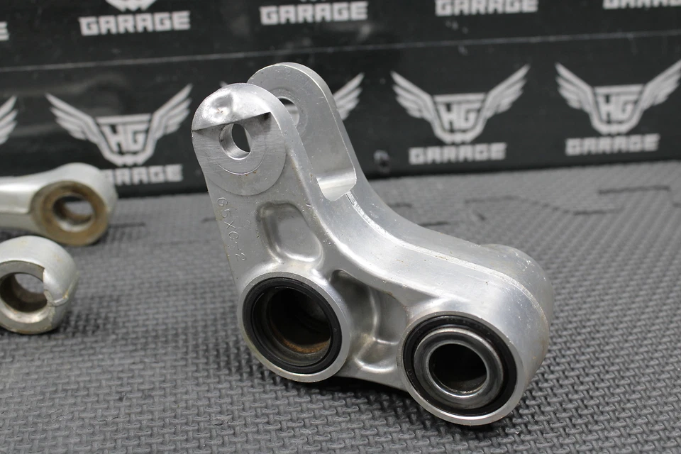 2007 YAMAHA YZ250F OEM REAR SHOCK SWINGARM LINKAGE LINKS ARM ROD 5XC-2217A-G0-00 - Image 2 of 4