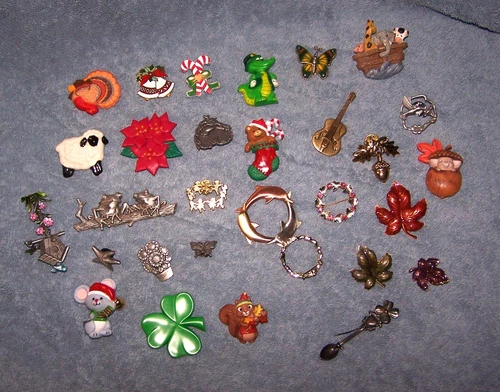Vintage Collection of Costume Jewelry Pins   Lot of 30