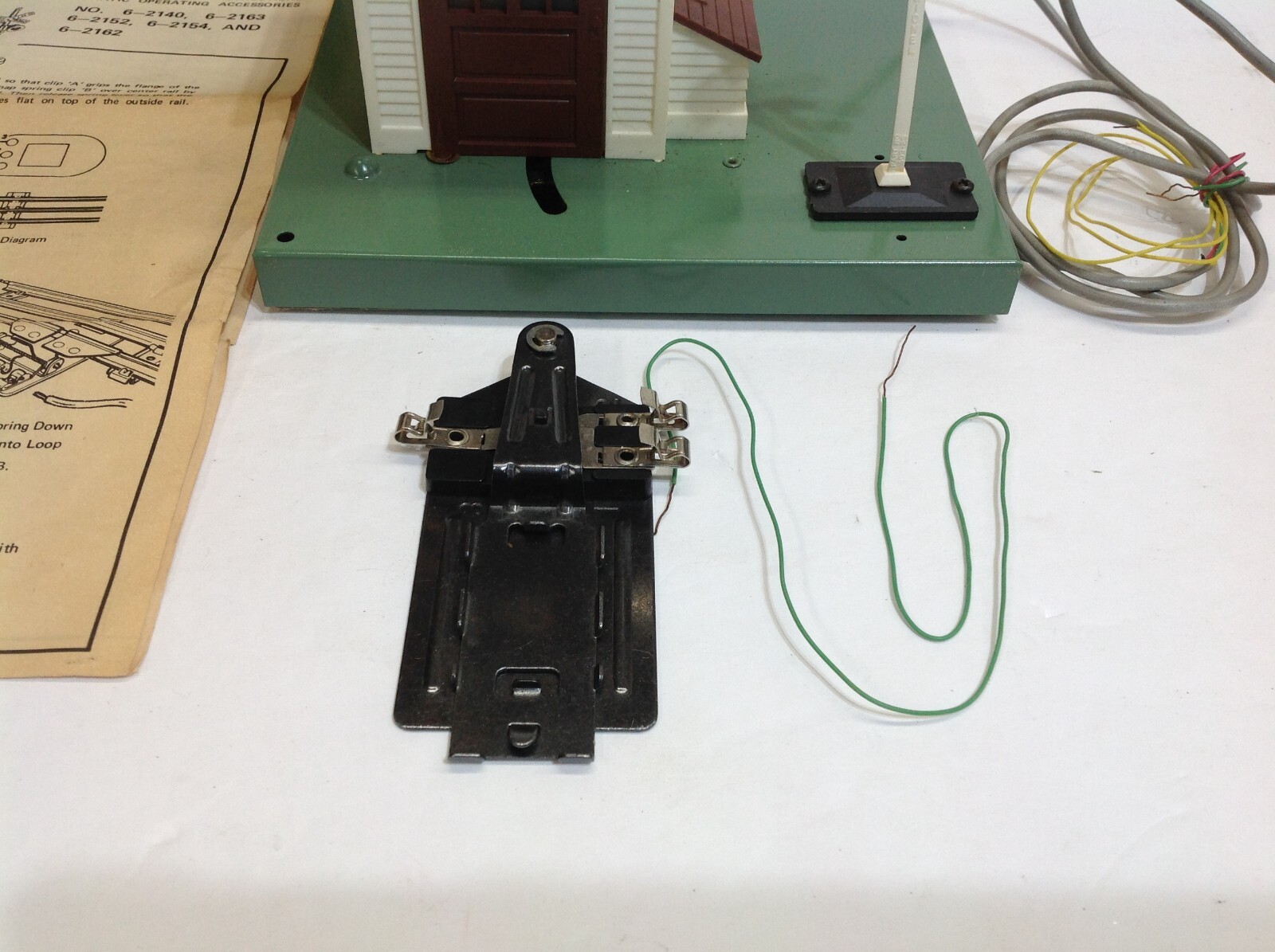 LIONEL 145 (6-2145) ILLUMINATED OPERATING AUTOMATIC GATEMAN FOR O/O-27 ...