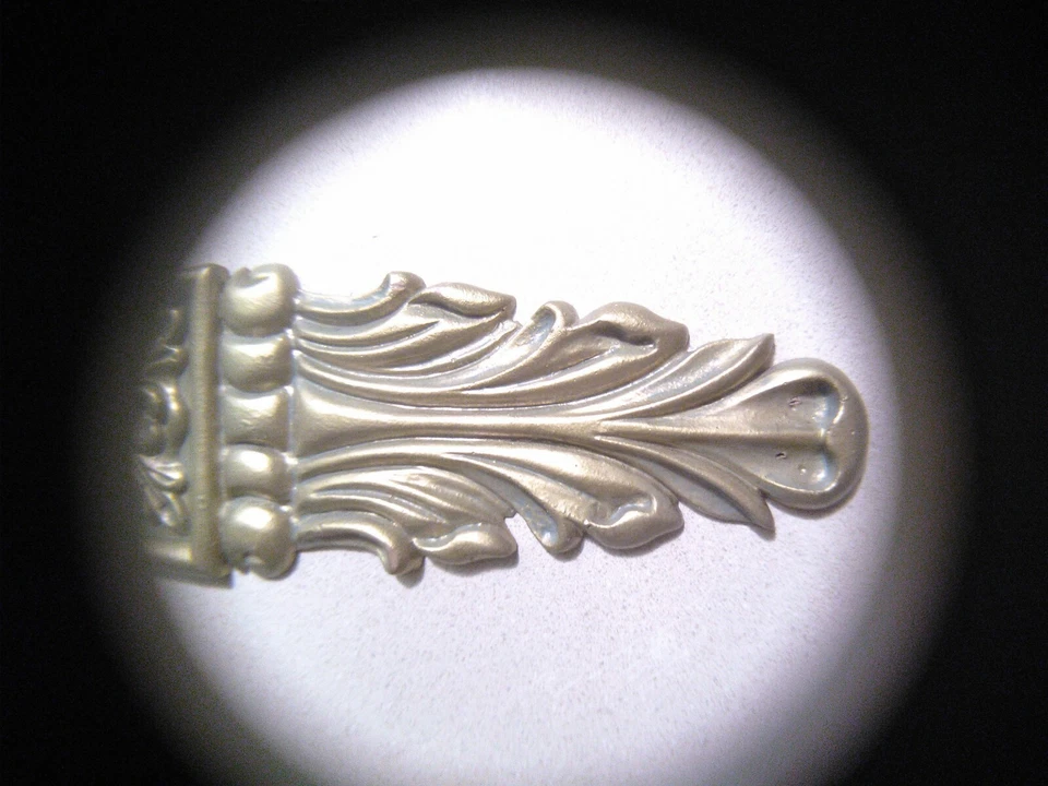 10-1/4" de alto × 3" de largo, detalles de muebles decorativos dorados, salvamento, Foto 3 de 4