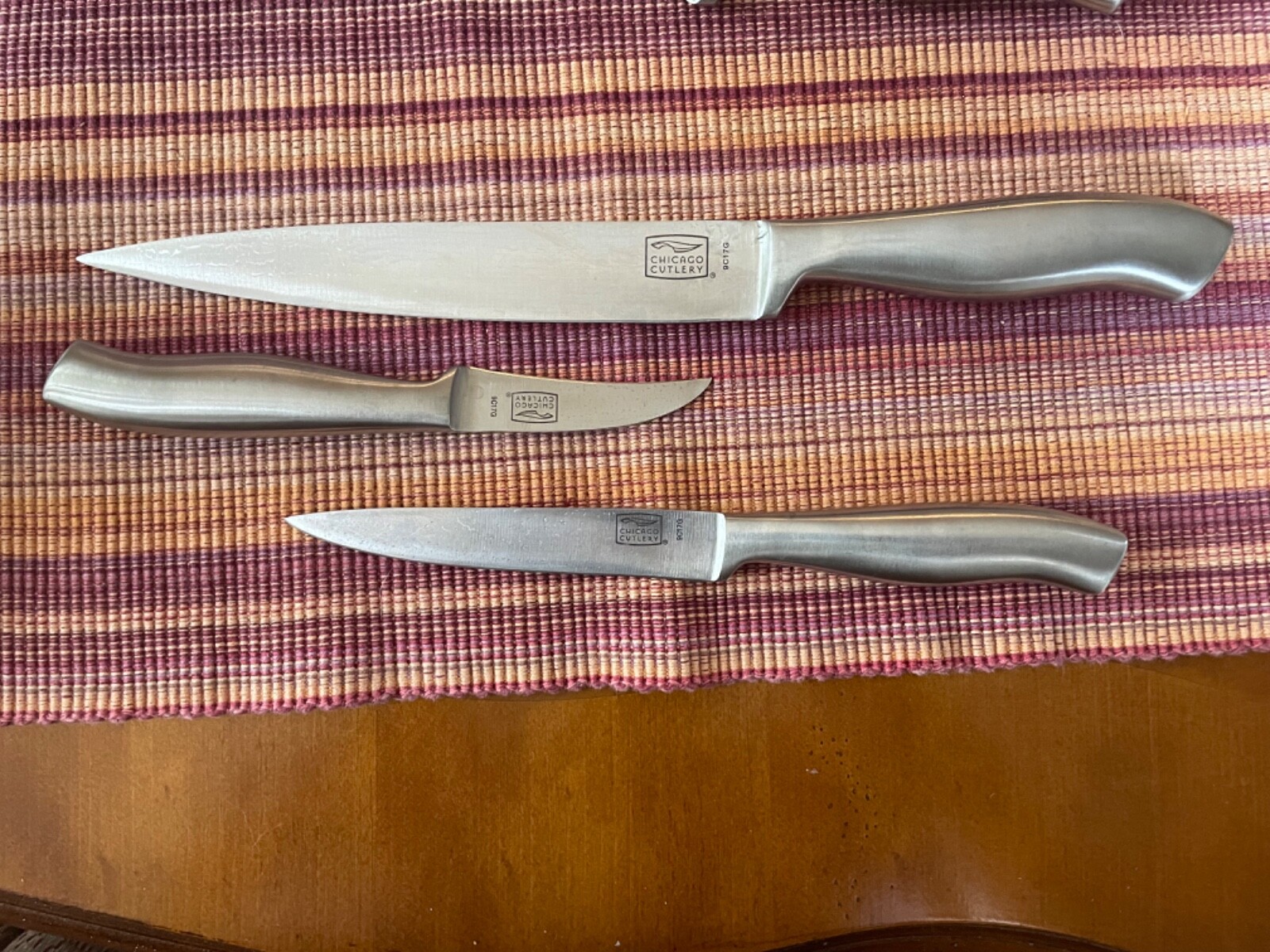 Chicago Cutlery knife block kitchen set 17 pc w/sharpener, Barely Used