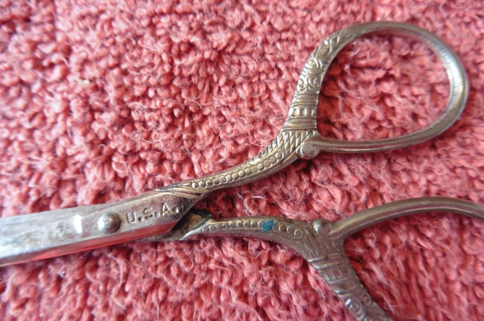Vintage Sewing Scissors Mini Ornate handle thread snips Made in USA - Image 2 of 4