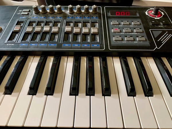 CME UF6. Teclado controlador MIDI USB. 5 octavas