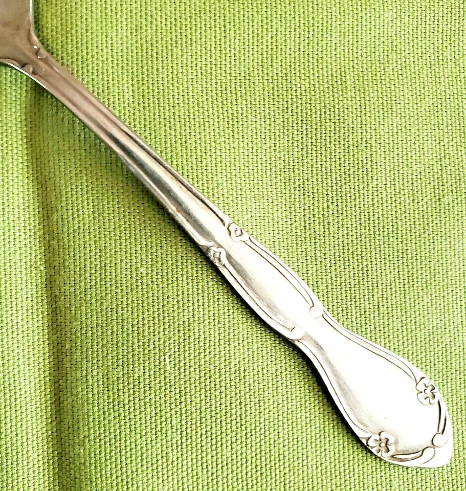 Cucharadita de acero inoxidable Regal patrón RLS5 Corea 6,25" borde de desplazamiento floral Foto 2 de 3