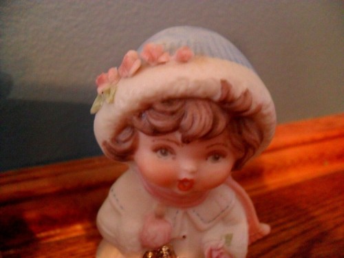3 VINTAGE SIGNED M. MICKLESON LOVELY GIRL CHILD FIGURINES, DETAILED, BEAUTIFUL! - Picture 4 of 12