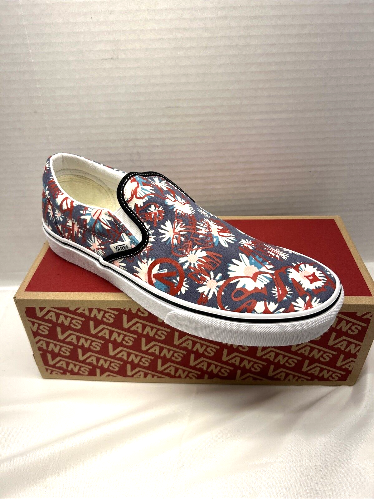 Vans Classic Slip On Floral/Red Skateboard Sneaker Men 11.5 New in Box