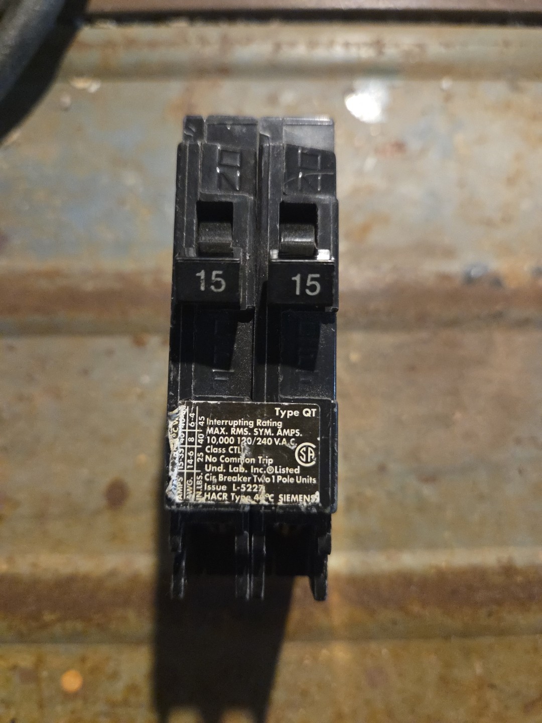 Siemens 15A Tandem Single Pole Type QT Circuit Breaker