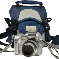 Fujifilm FinePix 2800 Zoom Digital Camera 2.0MP 6x Zoom Retro Y2K Digicam + Bag
