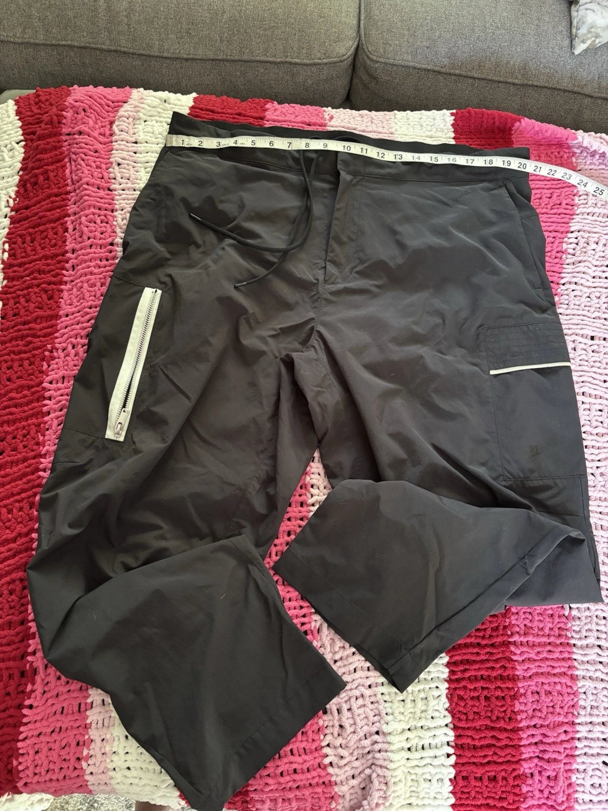 Nike Sportswear Style Essentials Utility Cargo Pants DM6681-010 Mens Size 40 NWT