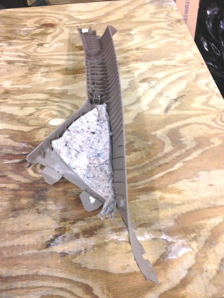 Nissan Quest 2004 moldura pilar (pasajero) 2004-2006 Foto 2 de 2