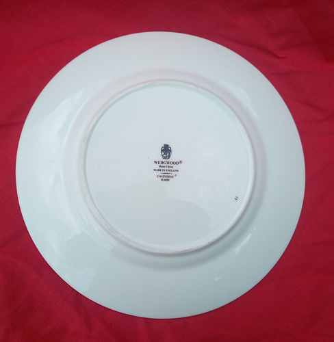 Wedgwood CAVENDISH Dessert Plate. Diameter 8 1/8 inches. - Picture 2 of 3