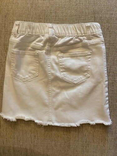 Size Medium 7/8 Cat & Jack Girl’s White Denim Jean Skirt - Picture 2 of 2