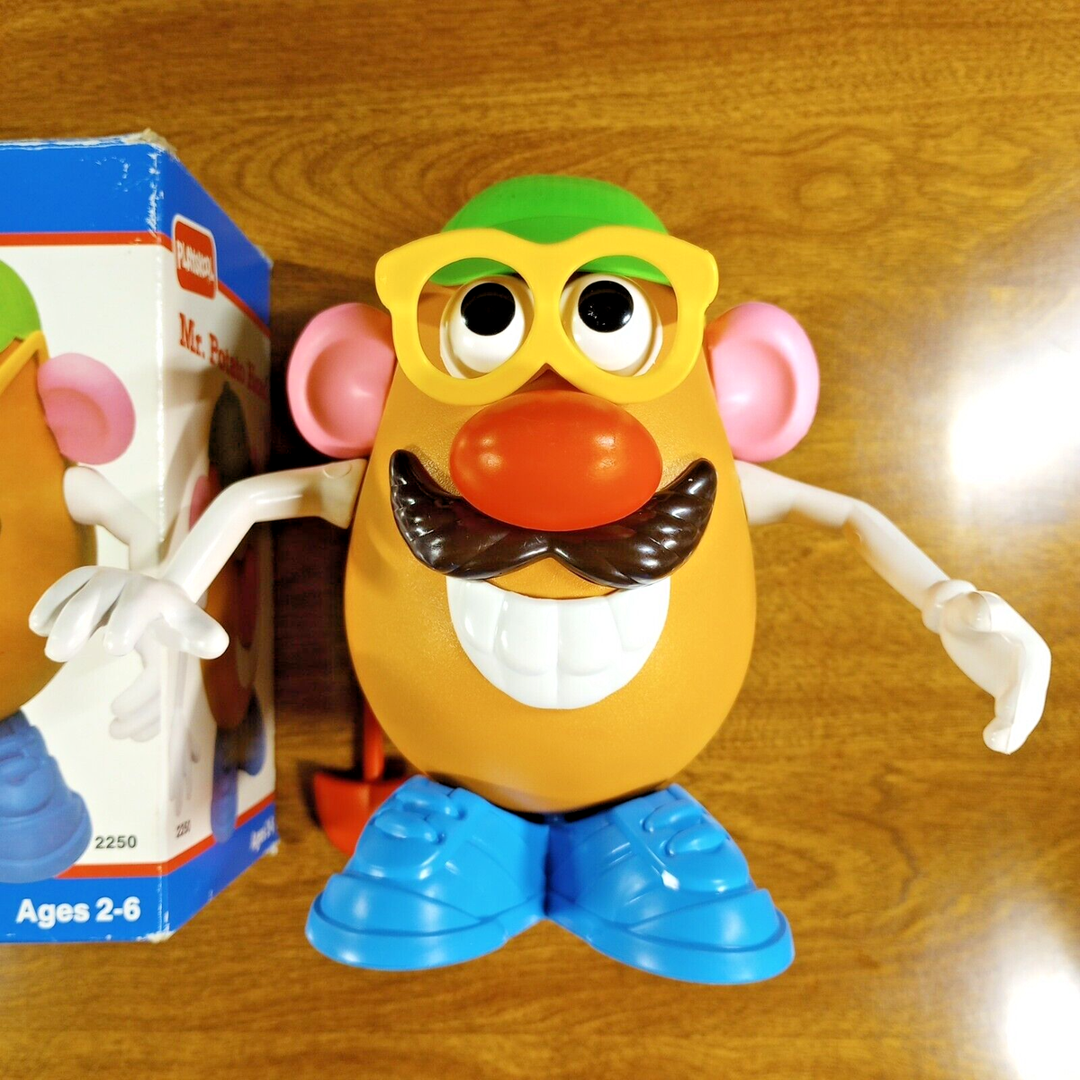 こちらの 4本セットは、potatohead でございます ! Mr. Potato Head Squeezelings 4 Pack Character Collectible