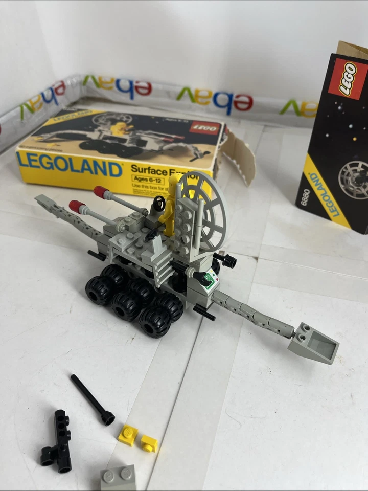 LEGO Classic Space Surface Explorer 6880 Legoland Yellow Astronaut MiniFigure - Image 4 of 4