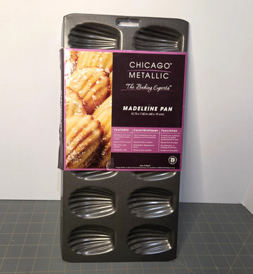 Chicago Metallic Madeleine 12-Cavity Cakes Pan Heavy Duty Dishwasher Safe NWT