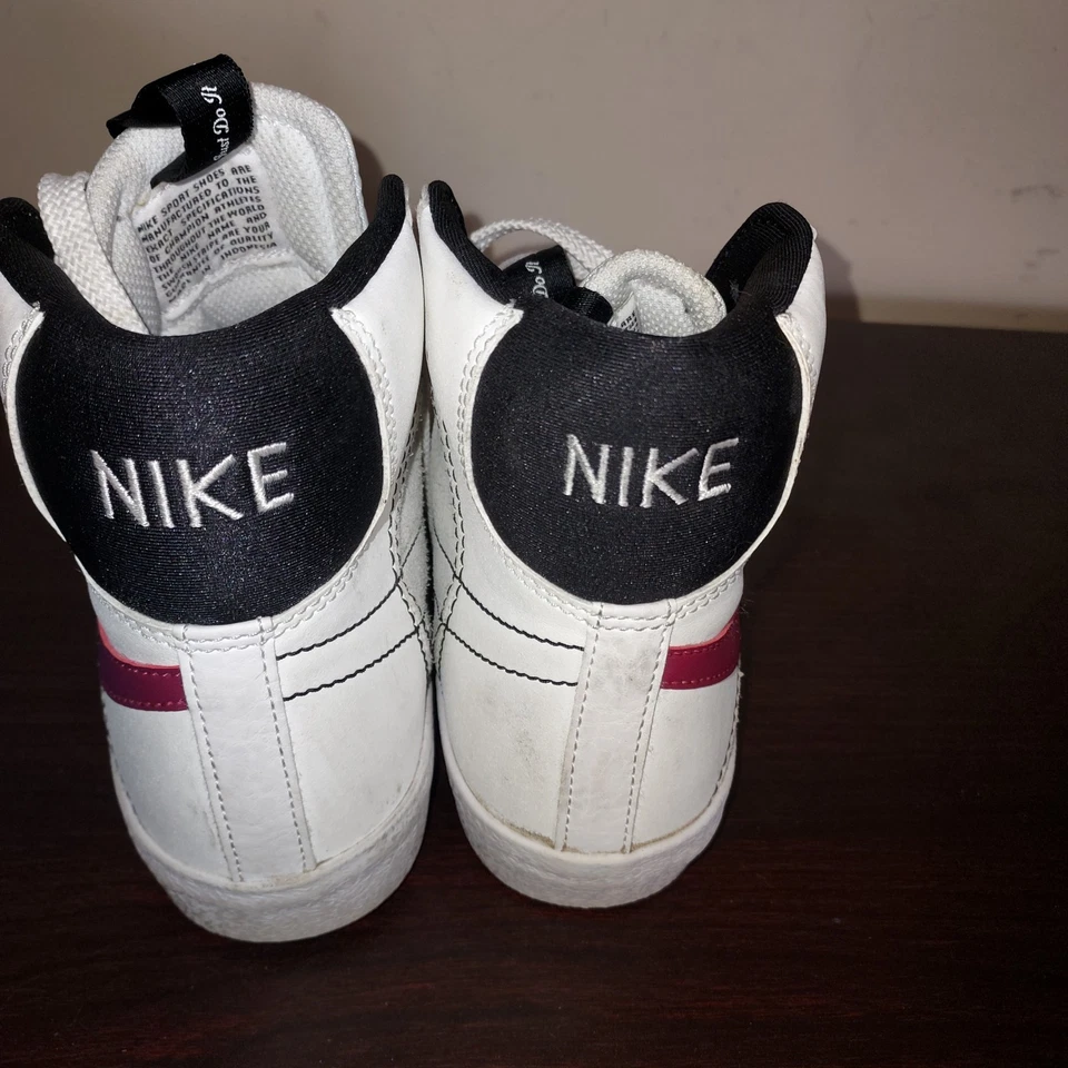 Nike Niños Blazer Mediados 77 Tenis 4Y Con Cordones Atlético SE Baile Blanco Granate Foto 3 de 4