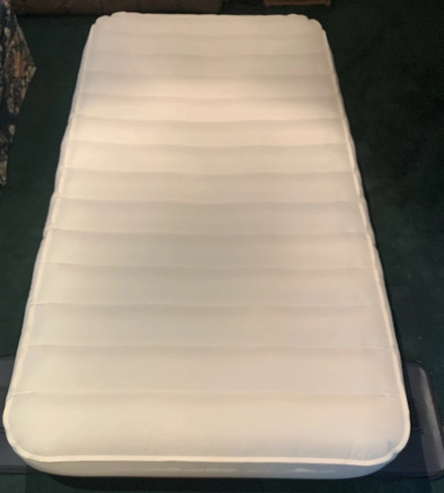 Colchón inflable con bomba y marco incorporado Ez-Bed para puerta delantera Foto 3 de 4