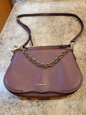 Tracolla Calvin Klein bordeaux in ecopelle con accenti dorati