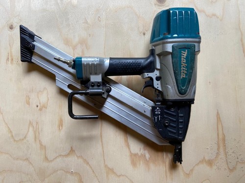 Makita AN943 Air Framing Nailer - Picture 2 of 4