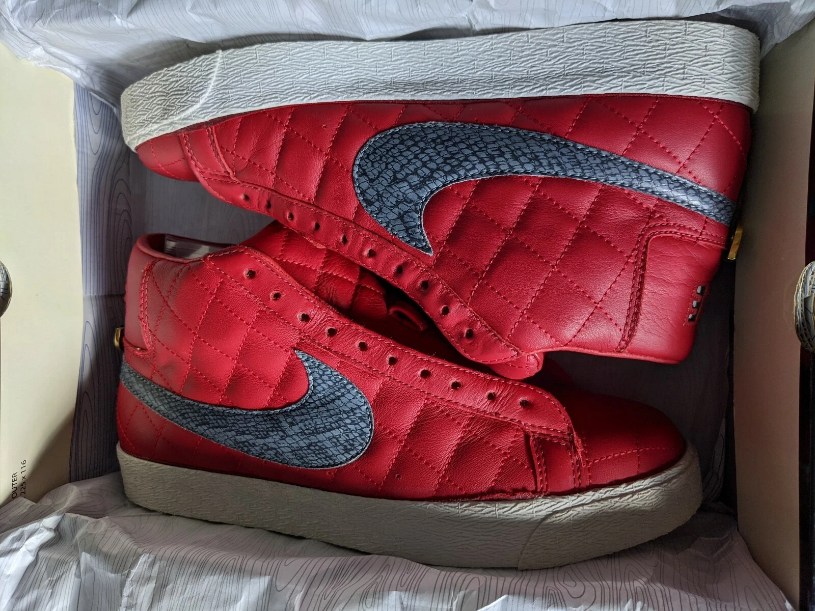 Nike SB 2006 Supreme Blazer High Red Size 9 USA bundle laces