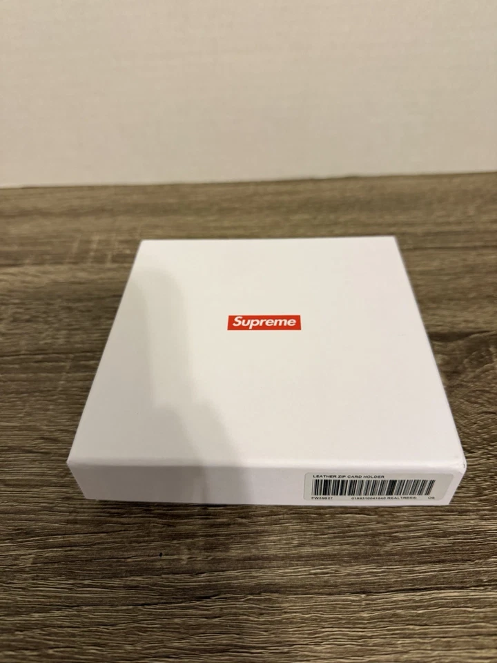 ¡Se envía lo antes posible! Portatarjetas Supreme FW25 cuero cremallera camuflaje Realtree Foto 3 de 3