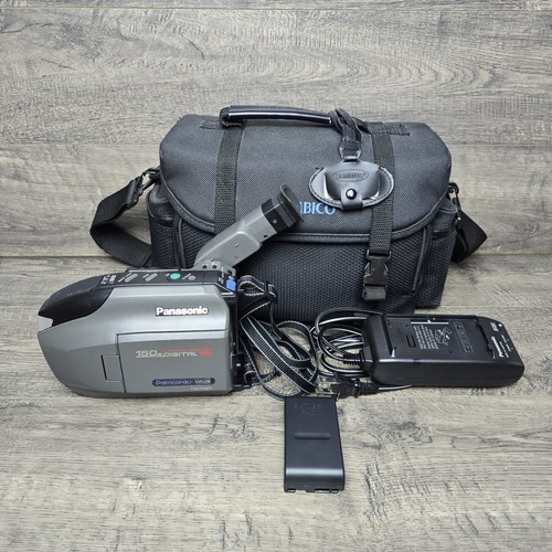 Panasonic PV-L559 VHS-C Analog Camcorder & Zubehör - neuer Akku - getestet