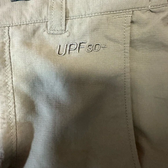 Columbia is UPF 30+ convertible hiking trail zipper shorts to pants size large - Image 4 of 4
