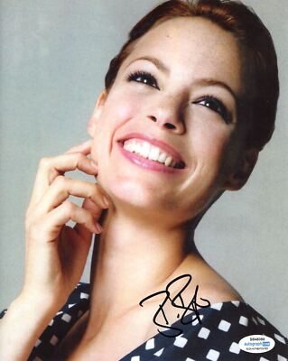 BERENICE BEJO SIGNED 8X10 PHOTO 2 ACOA