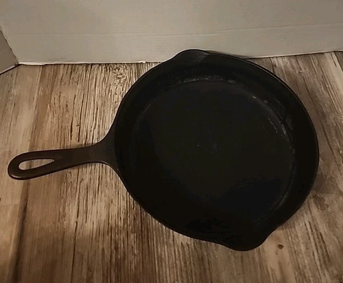 VTG. ORIGINAL 701 F GRISWOLD NO. 7 SMALL LOGO CAST IRON SKILLET FRYING PAN