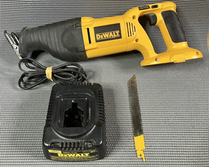 Dewalt DW938 18V Cordless Heavy Duty Reciprocating Saw & Charger Tested Saw zall