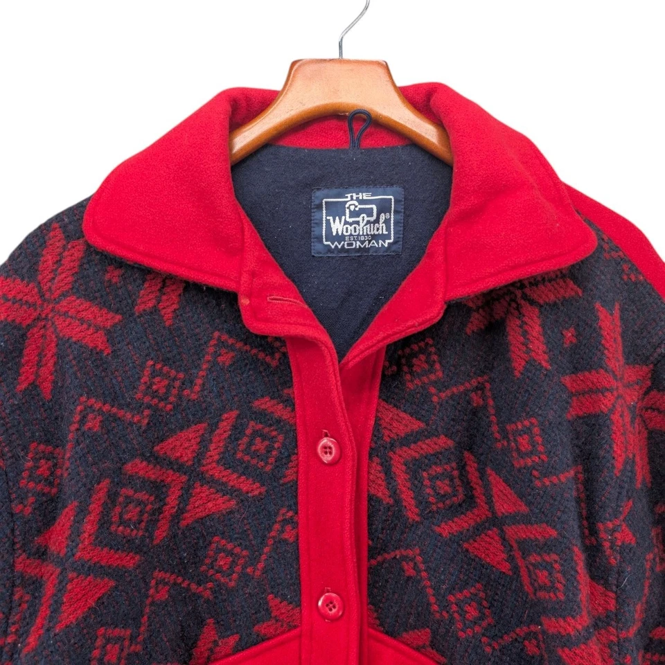 Chaqueta de bombardero de lana Woolrich de colección para mujer roja azul marino Fair Isle botón abrigo delantero talla M Foto 4 de 4