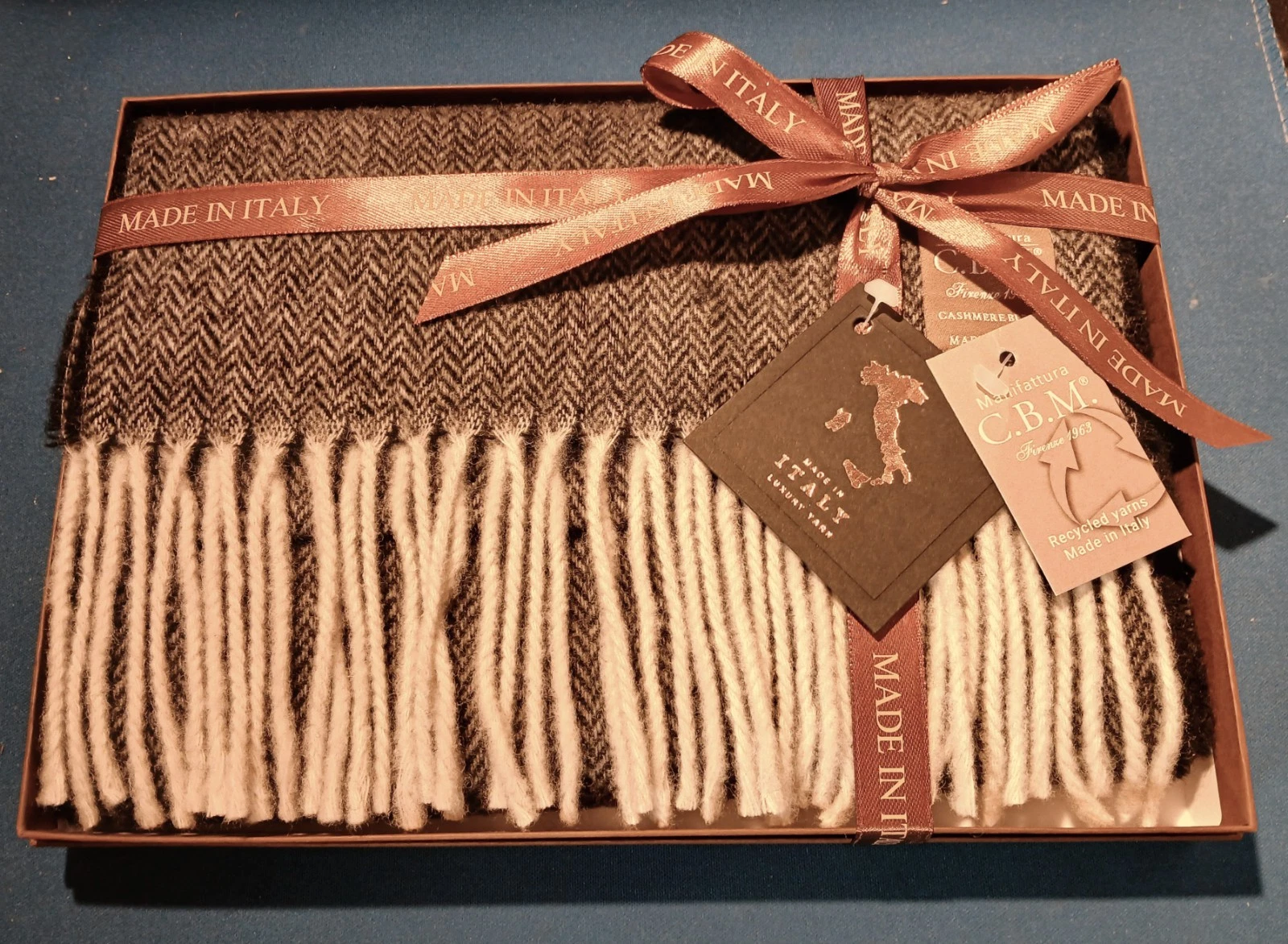 Beautiful! New✨️SCARF Cashmere 🐏 Wool✨SOFT✨️ Herringbone✨️Italy✨Gift NWT &BOX