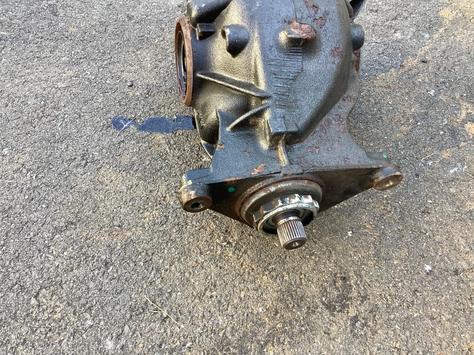 2007 - 2010 BMW X5 E70 Rear Axle Differential Carrier Assembly OEM - Image 4 of 4