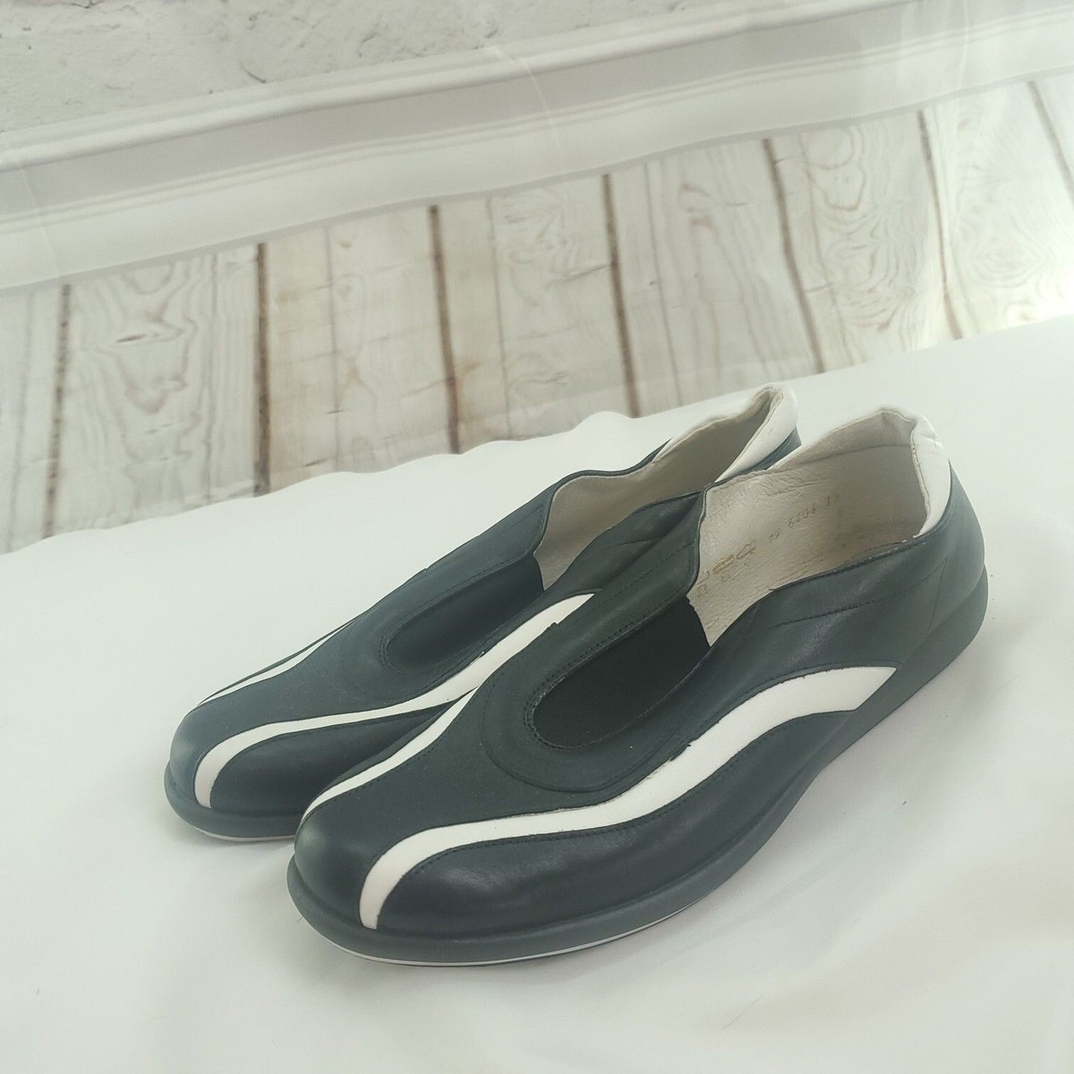 Rohde Womens Black Leather Round Toe Low Top Comfort Slip On Shoes Size