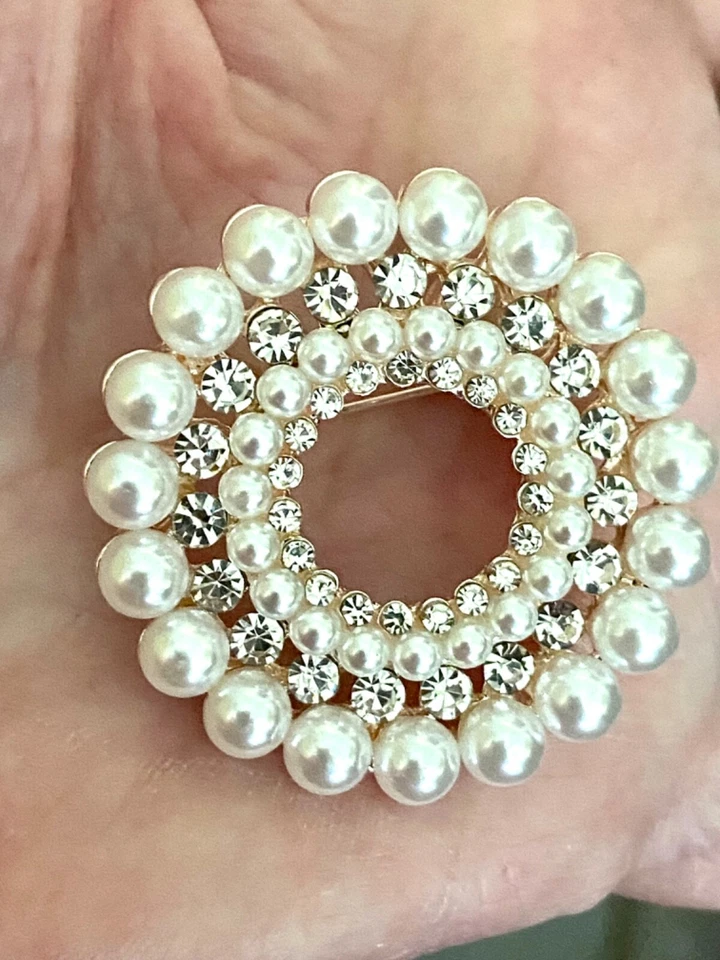 含圆形珍珠和水钻胸针盒 — 第 2/4 张图片