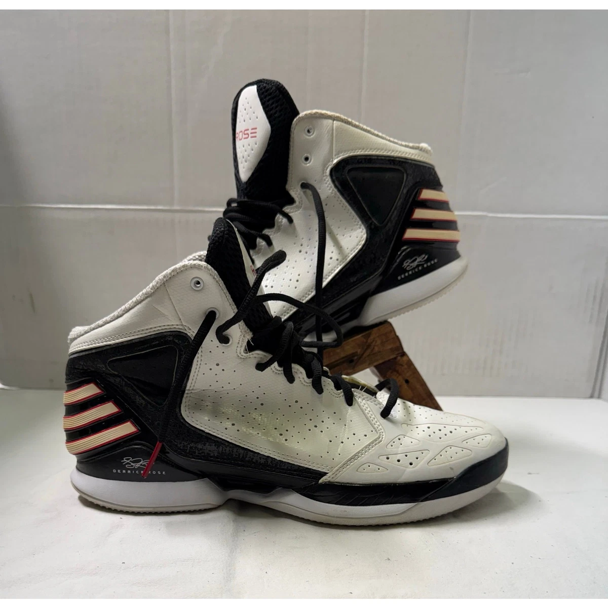 Adidas Derrick rose 773 sneakers high top Mens 10 white-red -Black