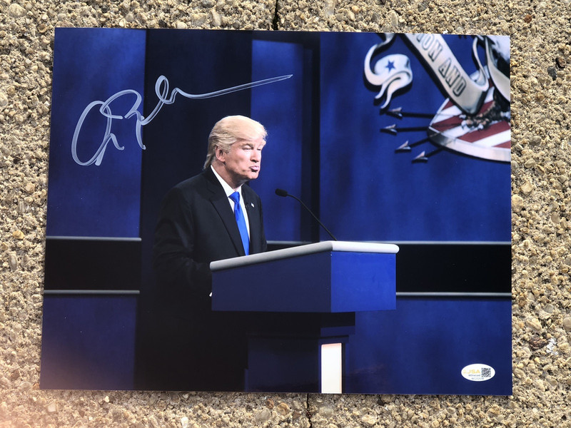ALEC BALDWIN SIGNED 11X14 AWESOME PRESIDENT DONALD TRUMP SNL IMPERSONATION JSA