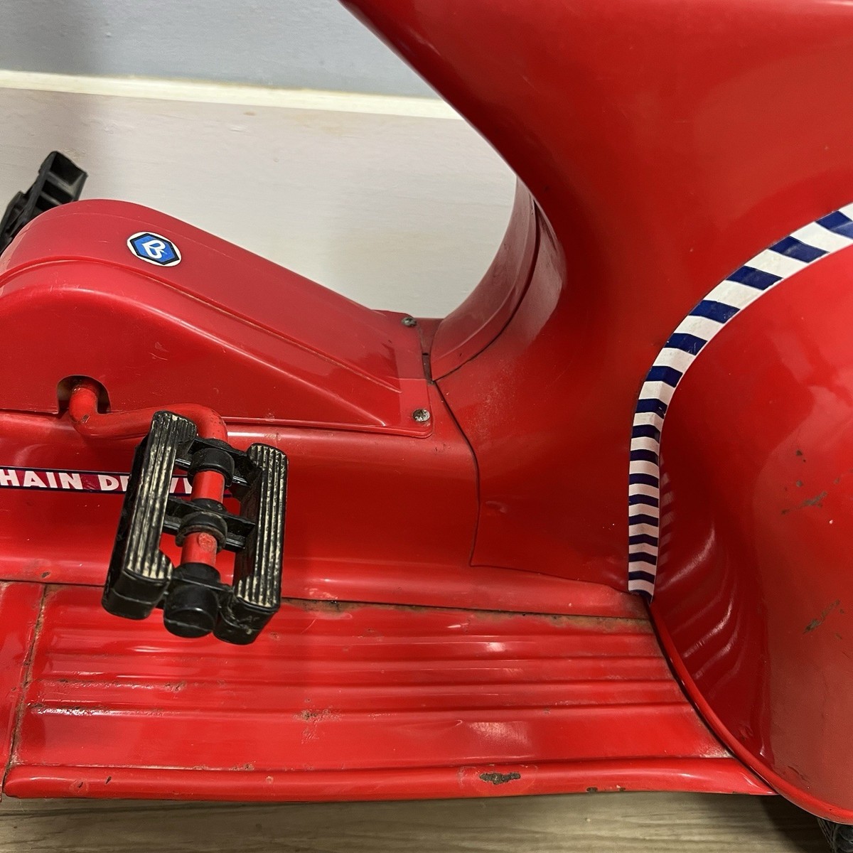 Vintage National Young Lion Pedal Scooter – Vespa Style – Chain