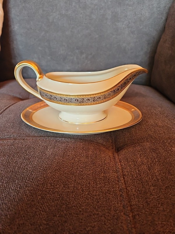 Rosental Germany Royal Duchess Gravy Boat W/attached Base