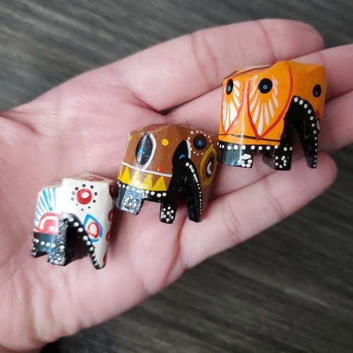 Handbemalte mexikanische Volkskunst Miniatur geschnitzte Elefanten 3er Set buntes Dekor - Bild 3 von 7