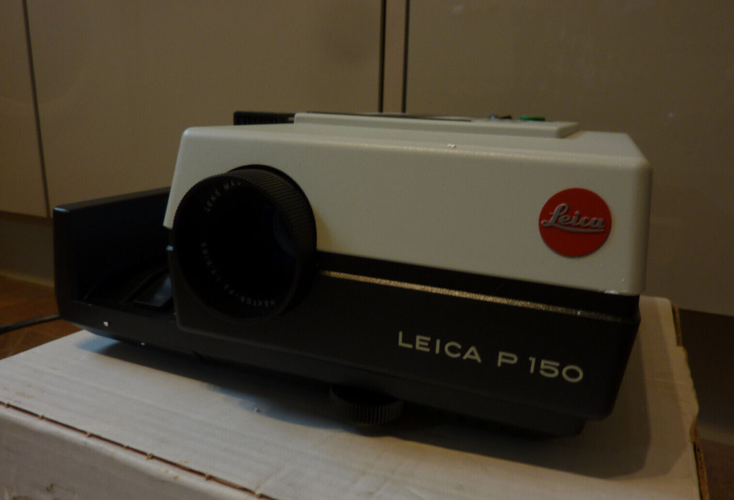 Leica - Macchina Fotografica con Obiettivo e Filtri Leica - Macchina Fotografica con Obiettivo e Filtri