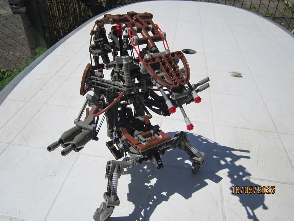LEGO Technic 8002 Destroyer Droid, photo 2 sur 5