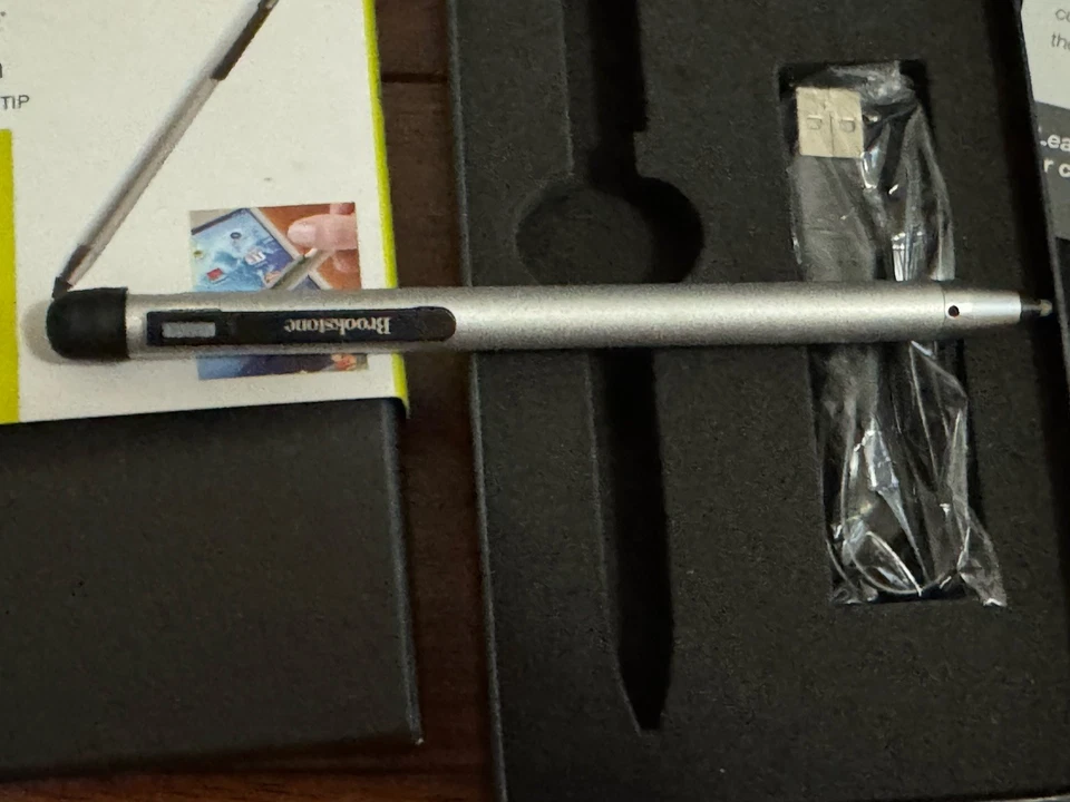 Lápiz óptico Brookstone con punta extra precisa Foto 3 de 4