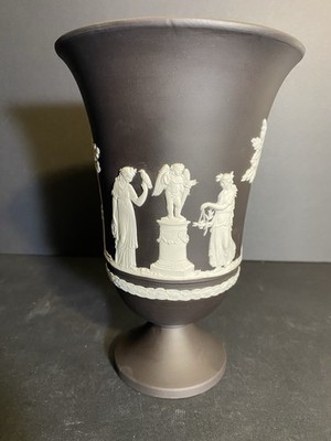 Vintage 1965 Wedgwood Black Basalt & Jasperware Arcadian Vase Sacrifice Scene 7 