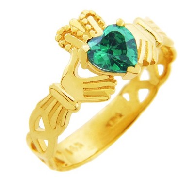 Gold Claddagh Trinity Band mit smaragdgrünem CZ Herz