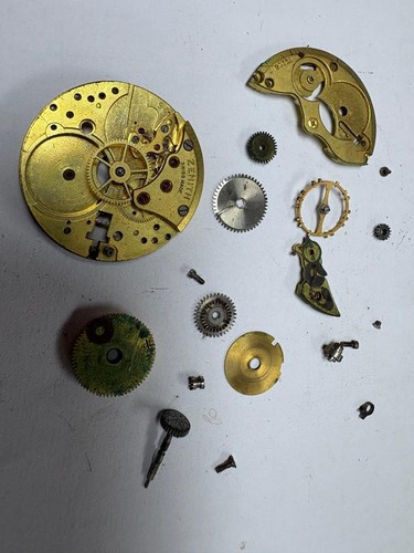 ZENITH WATCH PARTS SOLD FOR SPARE PARTS ONLY (LOT 4)