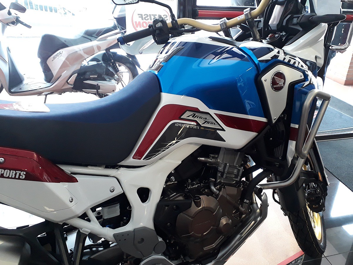 Labelbike 3D-Seitenschutz-Aufkleber Für Honda Africa Twin Adventure 1100 – Schwarz, Handgefertigt