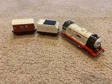 Thomas & Friends Fisher-Price Trackmaster DUCHESS Motorized Toy Railroad Train 