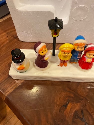 Vintage "YULETIDE CAROLERS" Lights & Music - Plays (3) Christmas Songs - In Box - Picture 3 of 4