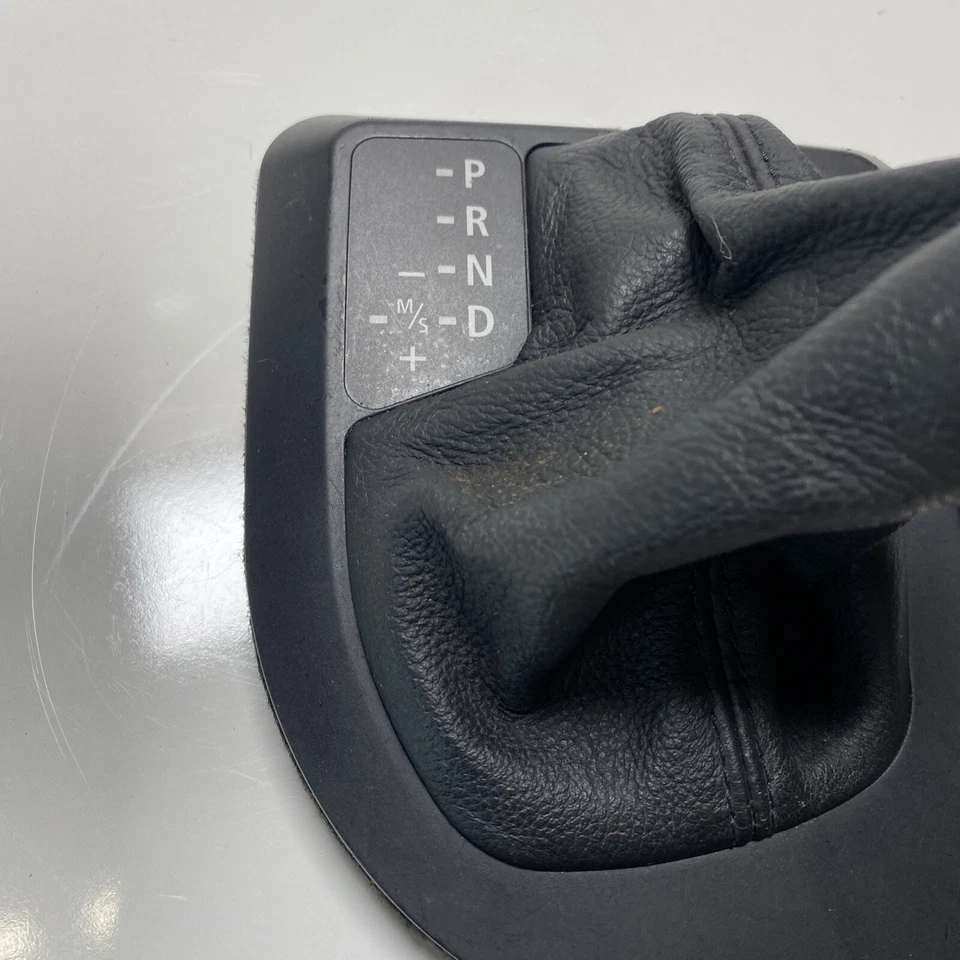 BMW 530i 2004-07 Indicador de posición de cambio y embellecedor de cubierta de maletero de cambio K233 Foto 2 de 4